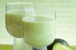 E-news-Mar15-avacado-smoothie